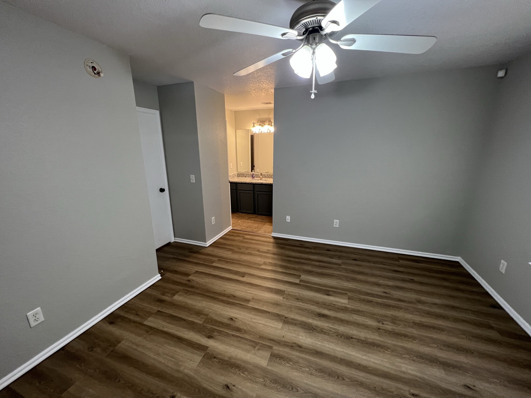 Master bedroom - 1208 Hollow Tree Ter