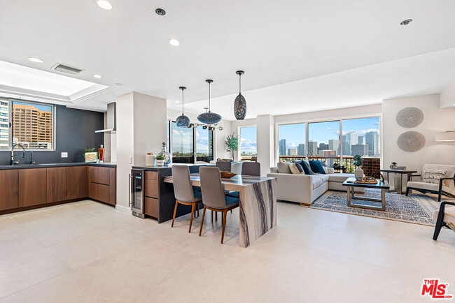 Building Photo - 10550 Wilshire Blvd