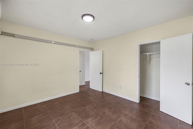 Building Photo - 520 NE 82nd Terrace