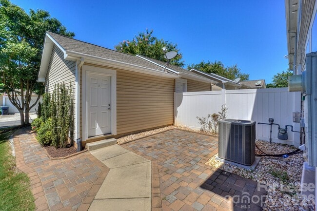 Building Photo - 8273 Viewpoint Lane