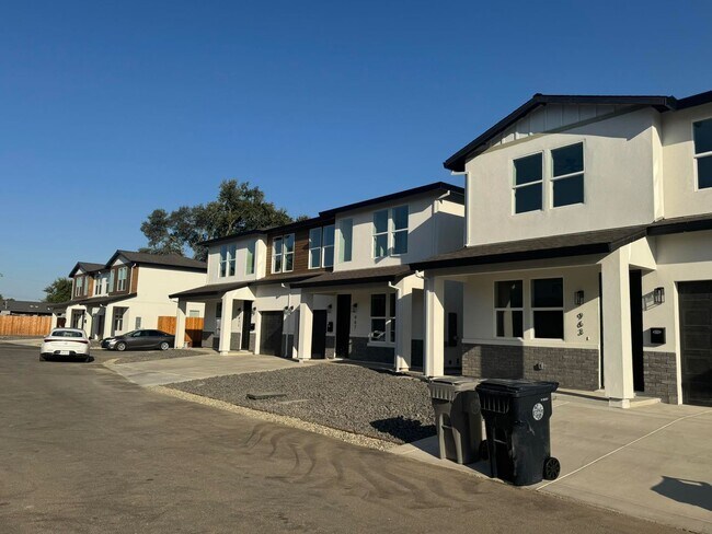 Building Photo - 967 Olive Br Pl
