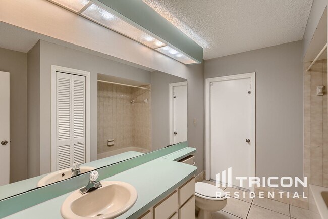 Building Photo - 11327 Rainbow Woods Loop