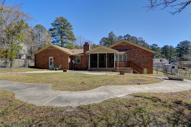 Building Photo - Charming 3-Bedroom Home with Screened Porc...