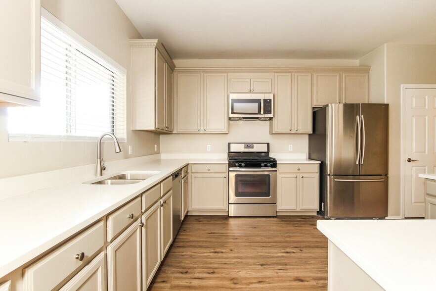 Building Photo - 7000 S Goshawk Dr