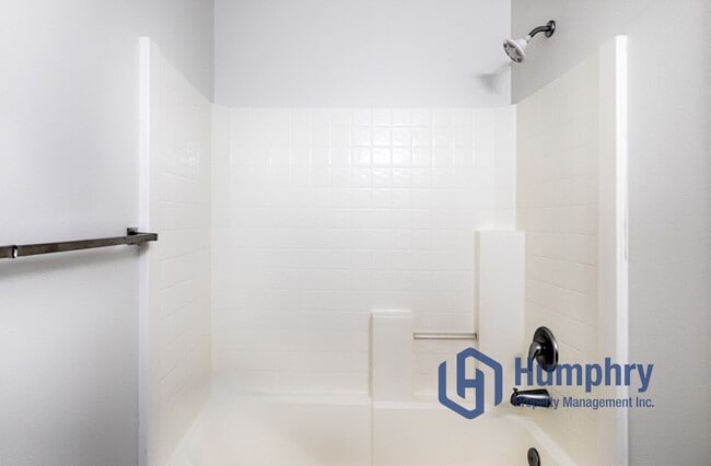 Building Photo - Charming two bedroom property