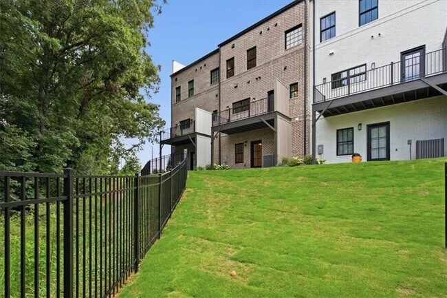 Building Photo - 333 Sugarview Rd