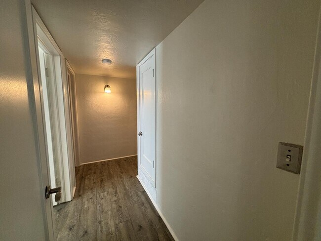 Building Photo - 816 W Fedora Ave