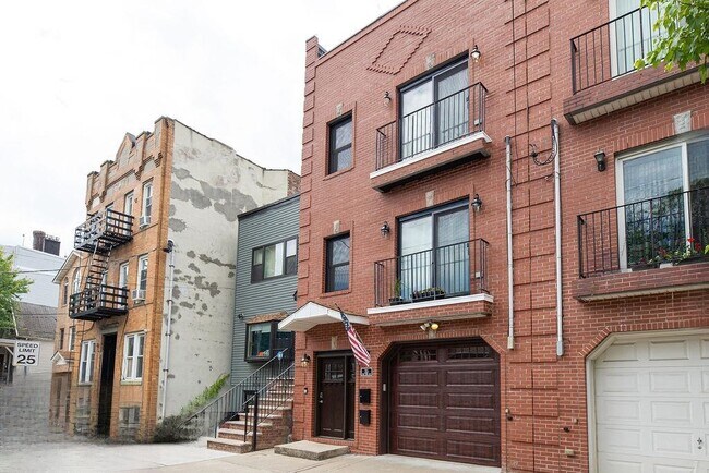 Building Photo - 213 New York Ave