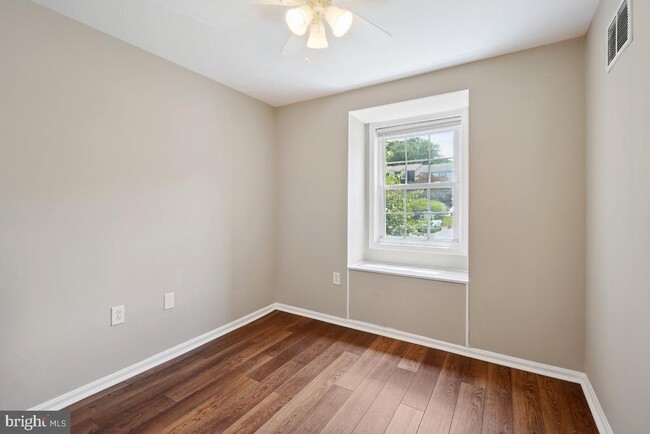 Building Photo - 838 College Pkwy
