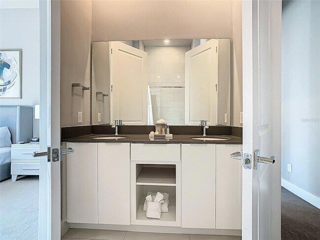 Building Photo - 7740 Sandy Ridge Dr