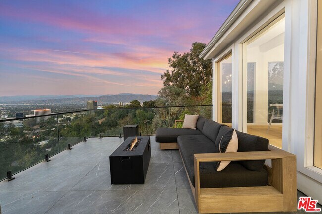 Building Photo - 3541 Multiview Dr