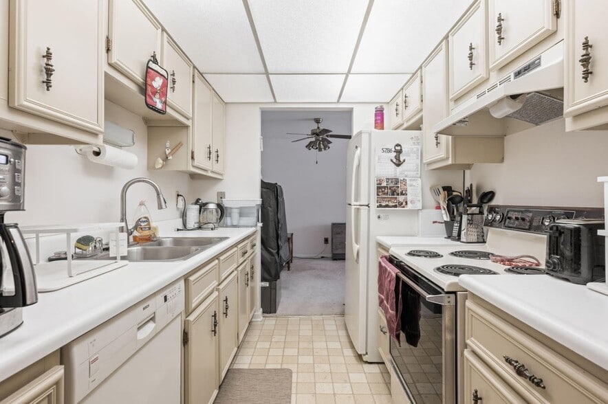 Building Photo - 937 W Heritage Ct