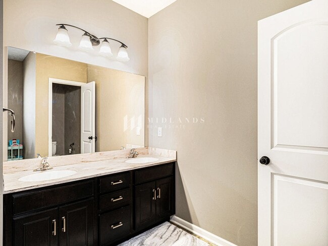 Building Photo - 1.5 story in Ashford Hollow