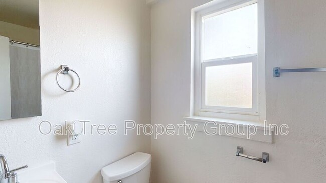 Building Photo - 6621 Bancroft Ave