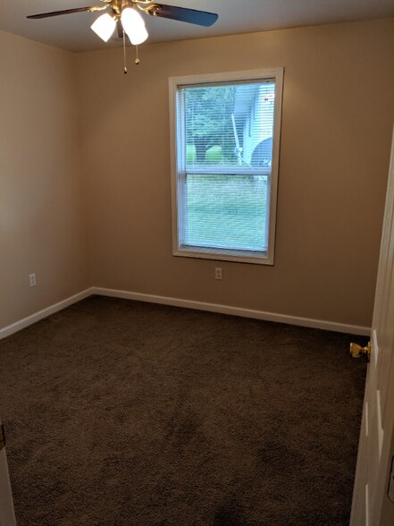 Building Photo - 504 Crestwood Dr