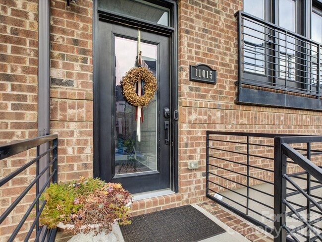 Building Photo - 11015 Stetler St