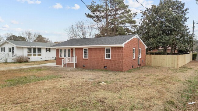 Building Photo - Cozy 3-Bedroom Ranch with Spacious Yard in Smithfield