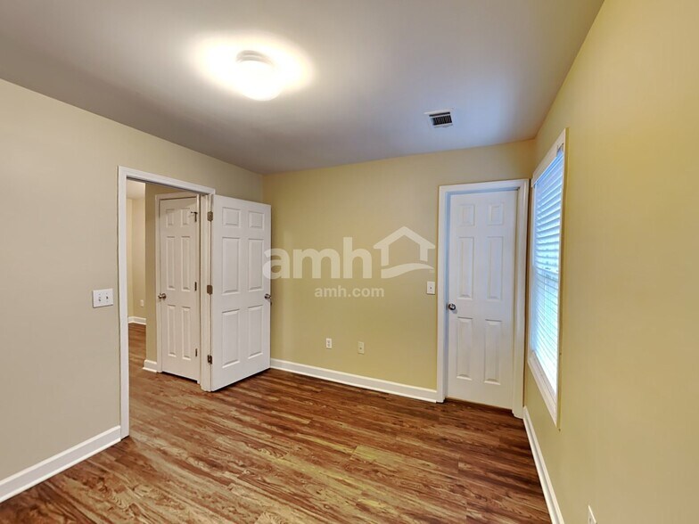Building Photo - 708 Austin Creek Dr