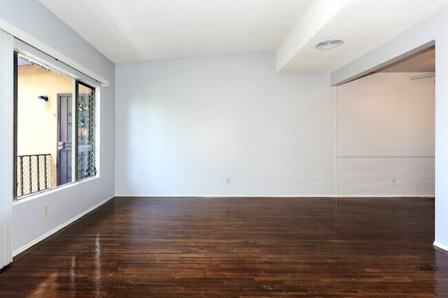 Building Photo - 4052 Chevy Chase Dr