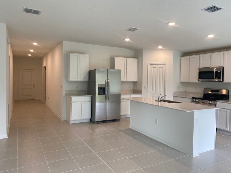 Building Photo - 2316 Green Valley St