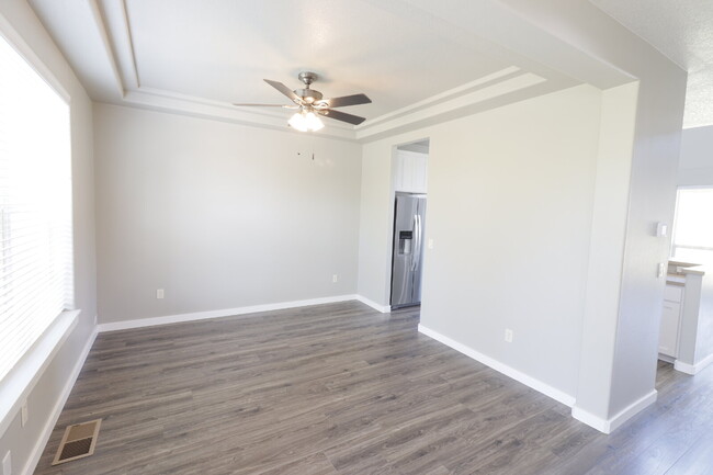Building Photo - Charming 3-Bedroom Home with Designer Touc...