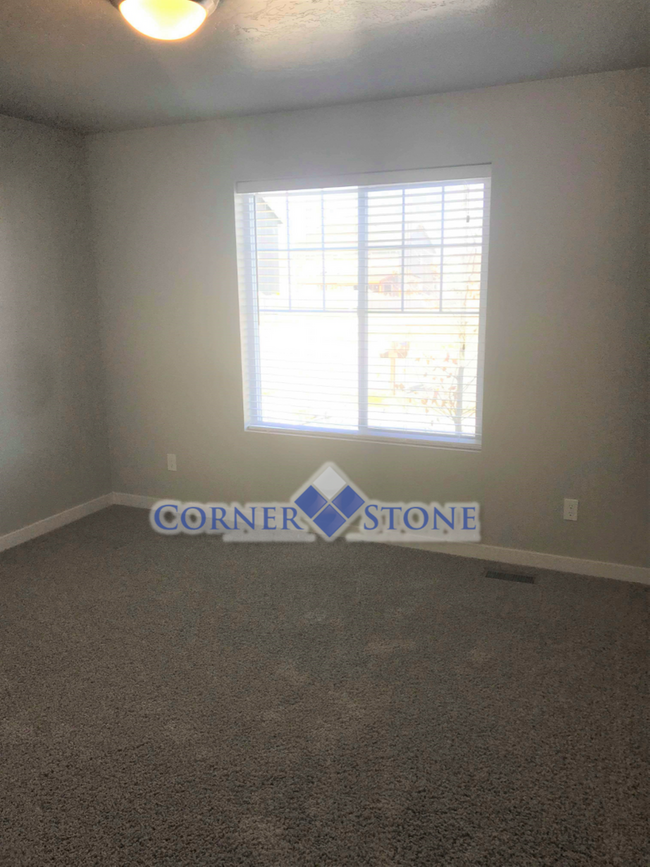 Building Photo - Pet Friendly Home in Nampa!