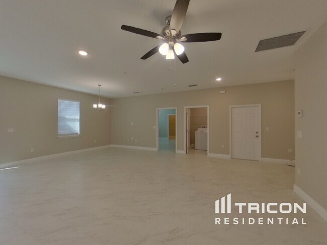 Building Photo - 719 4th Ave N