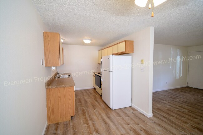 Building Photo - 1244 Maple St