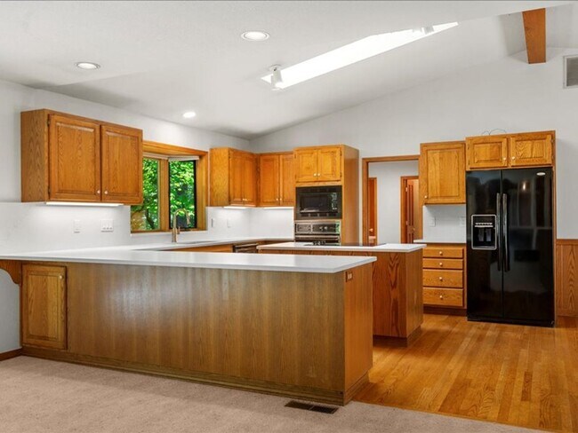 Building Photo - Stunning Custom Home 4 Bedroom in the Gate...