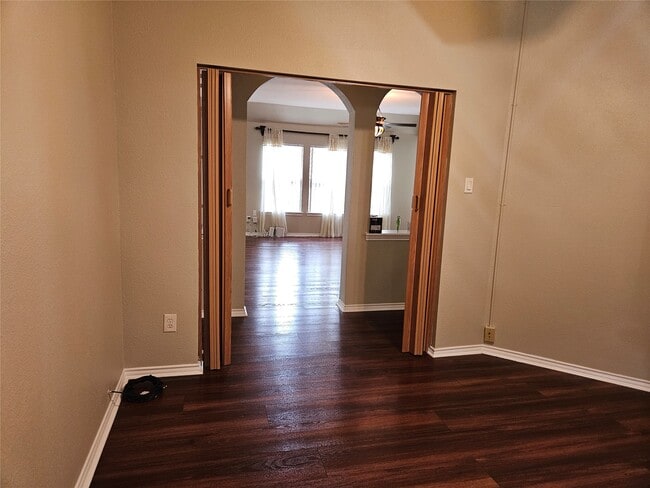 Building Photo - 2427 Colonial Springs Ln