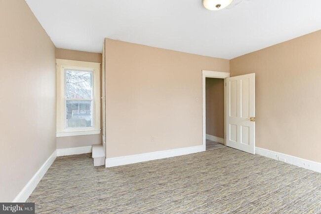Building Photo - 443 Manor St