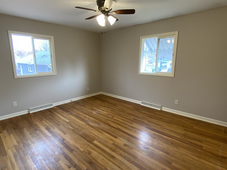 Building Photo - 2110 Barberry Dr