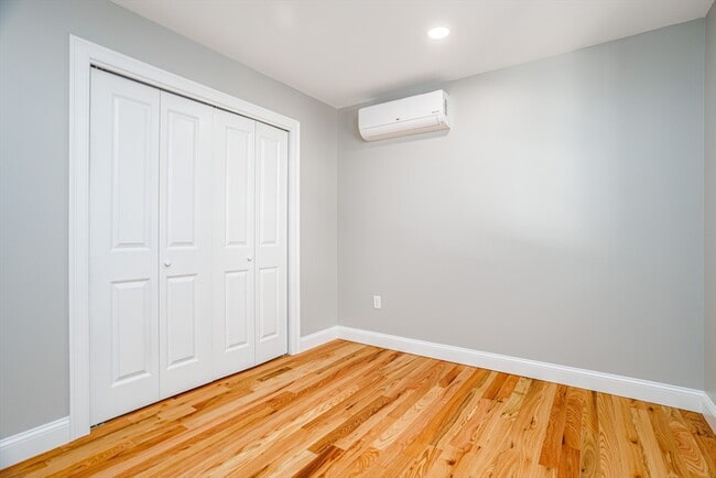 Building Photo - 27 Milton St