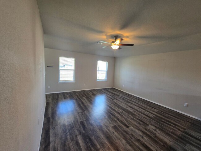 Building Photo - 1061 E Bunting St