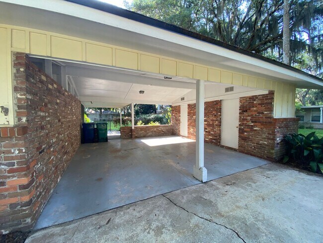 Building Photo - Dream Coastal Living in Neptune Beach!