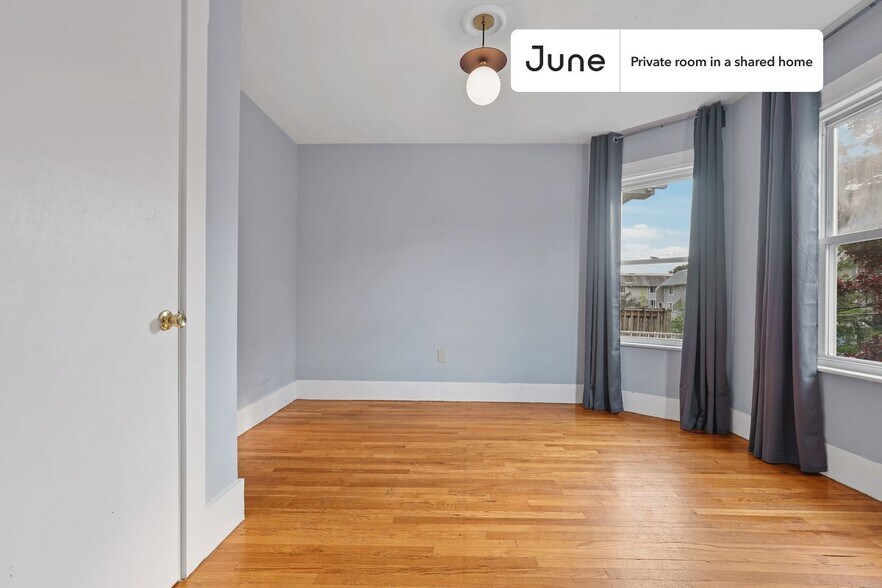 Building Photo - Room in Shared 3 bed/2 bath home