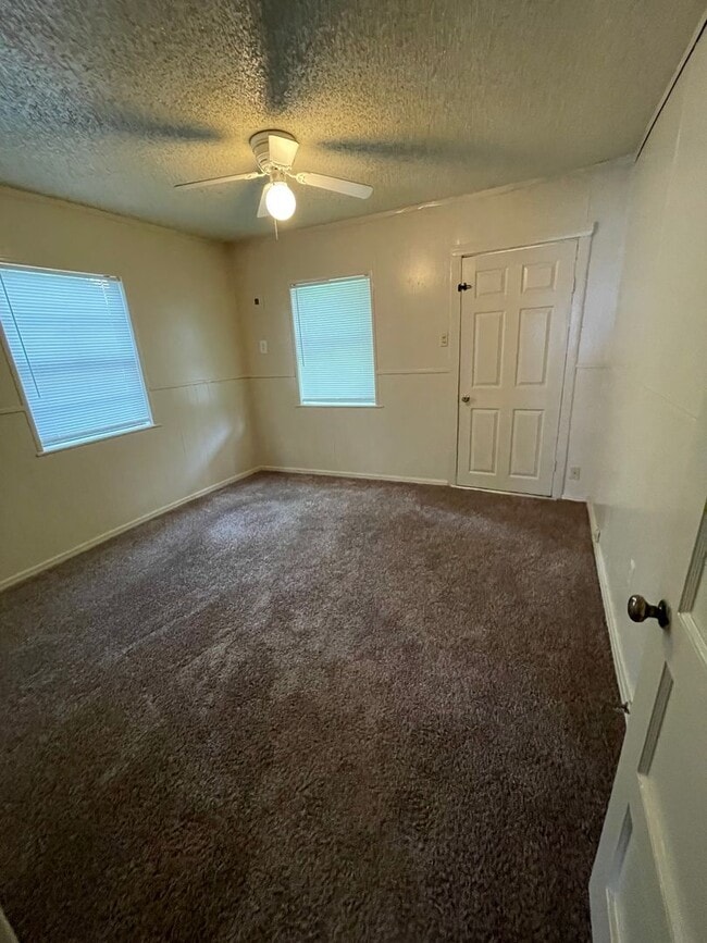 Building Photo - 500 Loraine Cir