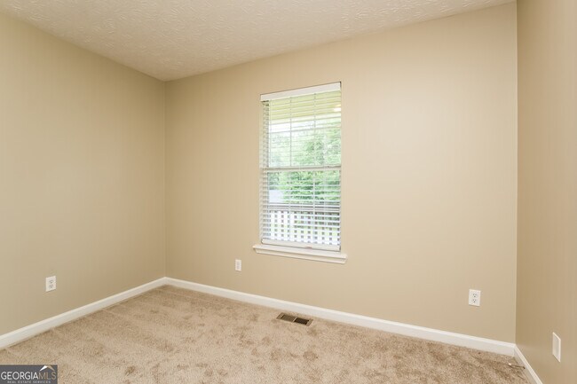 Building Photo - 143 Beechwood Ln