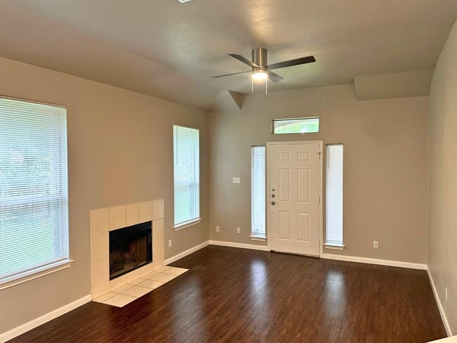 Building Photo - 1503 Cedar Park Dr