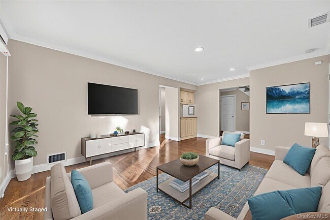 Building Photo - 7 Meadowood Dr