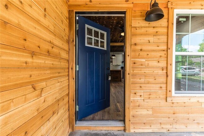 Building Photo - Beautifully remodeled single family home, ...