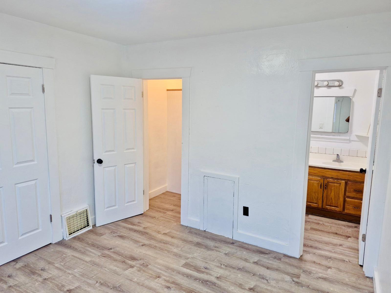 Building Photo - 254 N 10th Ave