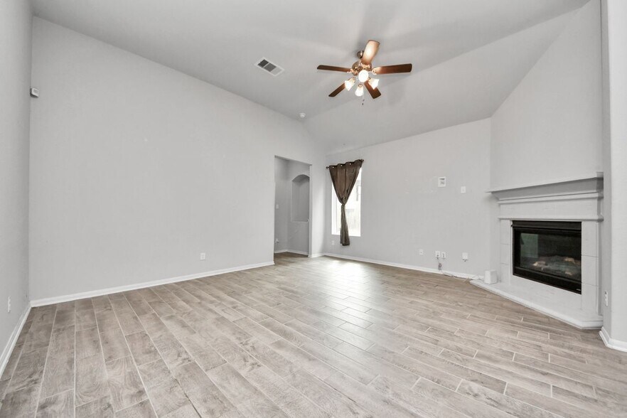 Building Photo - 14718 Black Rail Dr