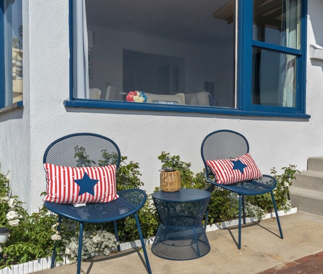 Building Photo - 2464 Hermosa Ave