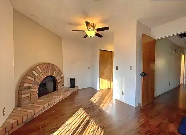 Building Photo - 2045 S 14th Ave