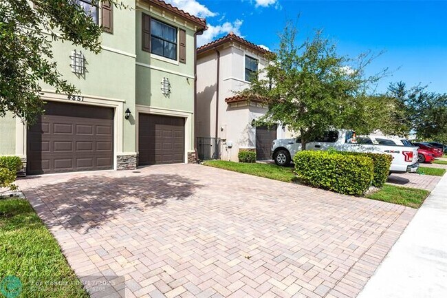 Building Photo - 4851 NW 57th Ct