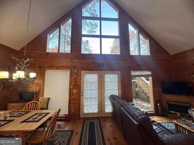 Building Photo - 664 Fox Run Dr