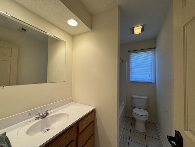 Building Photo - 36 Bayley Dr