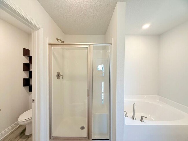 Building Photo - 4117 Hazelhurst Dr