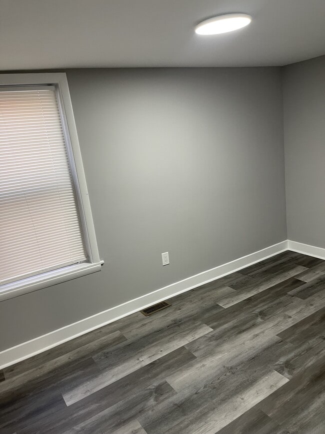 Building Photo - 3030 W 2nd St